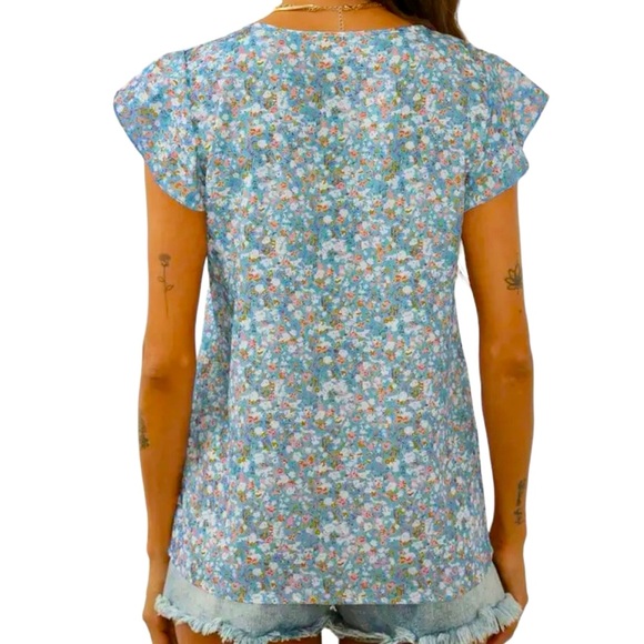 New: Floral Print Spring Blouse - Picture 2 of 4